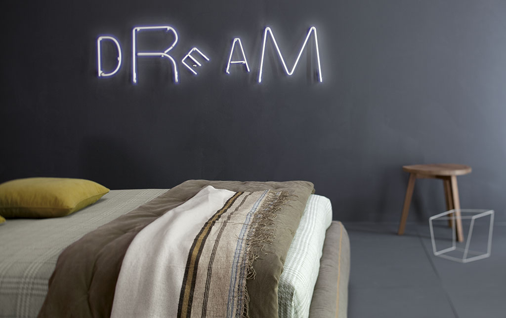Bett 'Academy Piuma' von Twils, Stoffkategorie B