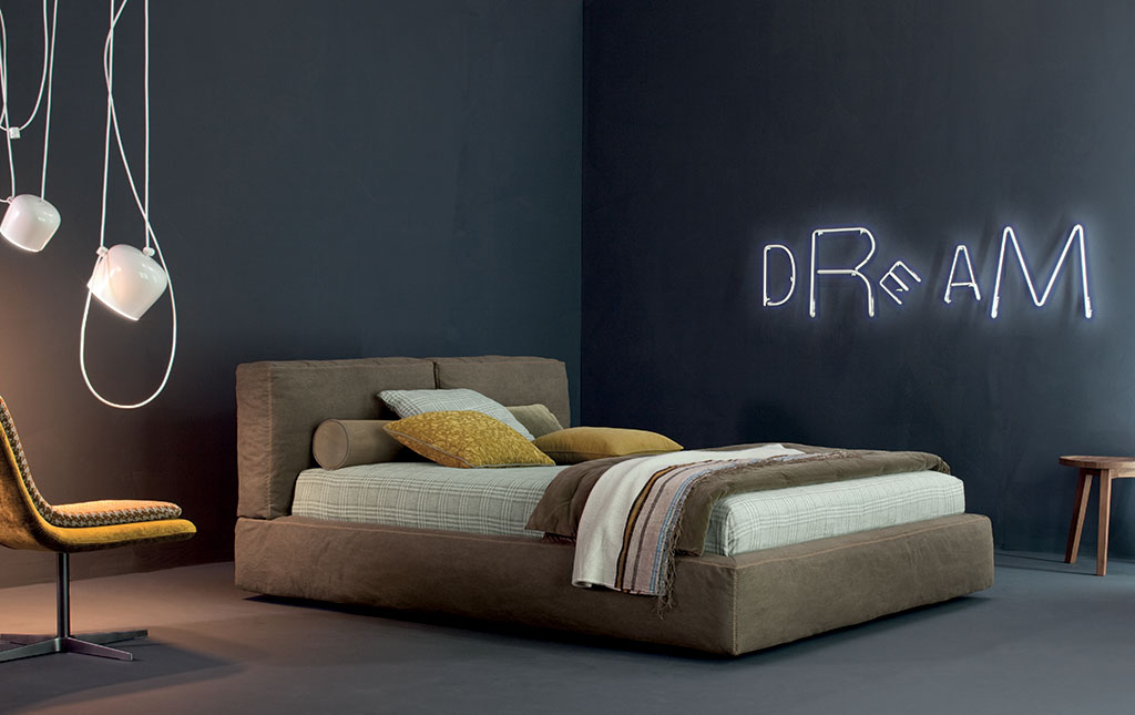 Bett 'Academy Piuma' von Twils, Stoffkategorie B